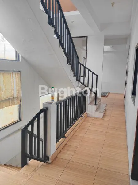 image RUMAH TINGGAL 2.5 LANTAI LOKASI STRATEGIS DEKAT PUSAT KERAMAIAN TENGAH KOTA KEDIRI (4)