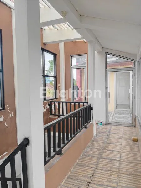 image RUMAH TINGGAL 2.5 LANTAI LOKASI STRATEGIS DEKAT PUSAT KERAMAIAN TENGAH KOTA KEDIRI (5)