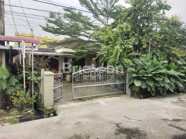 image RUMAH SEMI VILLA - PEKARANGAN LUAS - BELAKANG JALAN. CEMARA - DEKAT PASAR BUAH CEMARA ASRI DAN PASAR IKAN - 5 MENIT KE CEMARA ASRI - 7 MENIT KE PINTU TOL HAJI ANIF - HARGA 1.600.000.000 (7)