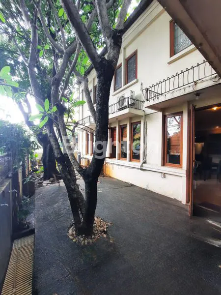 image RUMAH ASRI BANGUNAN KOKOH STRATEGIS DI KOMPLEK PERUMAHAN TANJUNG BARAT JAKARTA SELATAN (1)