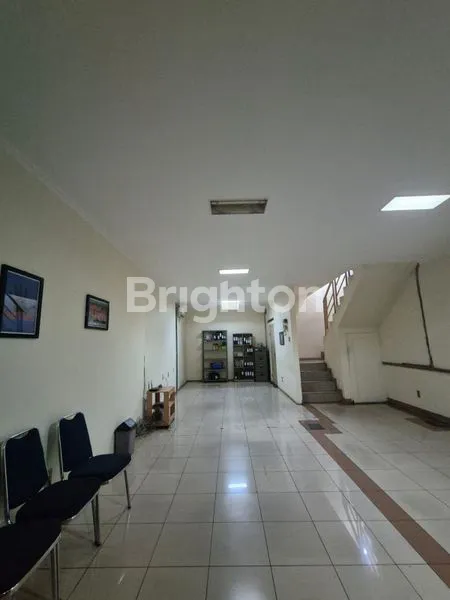 image RUKO 3 LANTAI MAINROAD KARAPITAN (1)