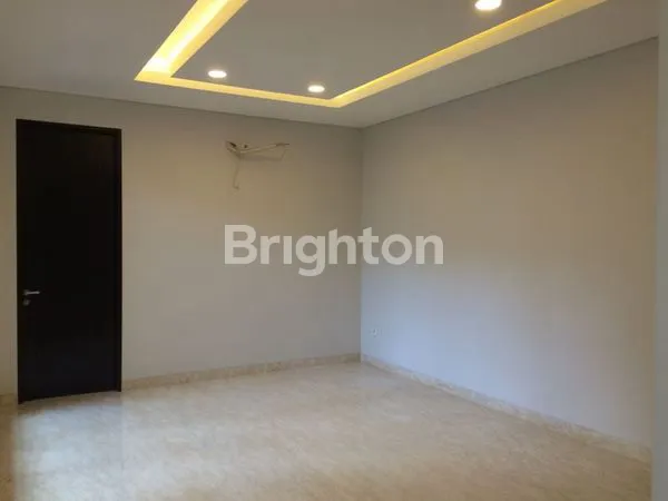 image RUMAH SERASA VILLA DI EMERALD COVE GADING SERPONG TANGERANG (4)