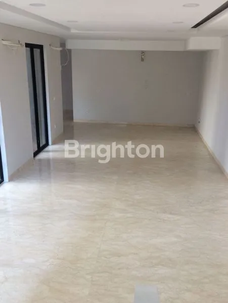 image RUMAH SERASA VILLA DI EMERALD COVE GADING SERPONG TANGERANG (2)