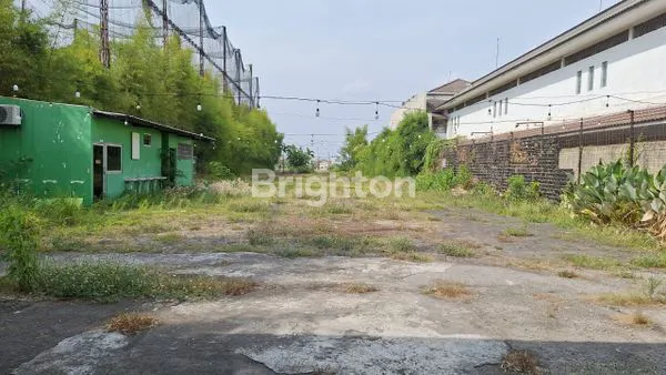 image BANGUNAN BEKAS RESTO DI DAERAH STRATEGIS AREA COLOMADU (4)