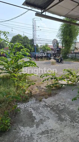 image BANGUNAN BEKAS RESTO DI DAERAH STRATEGIS AREA COLOMADU (5)