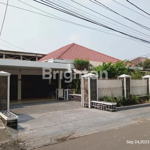 RUMAH LUAS, NYAMAN DAN ASRI DI WARINGIN PERMAI, JATIWARINGIN PONDOK GEDE, BEKASI, JAWA BARAT
