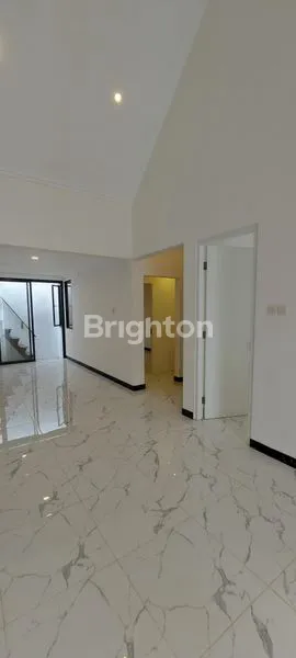 image RUMAH BARU RENOV DI CITRALAND UTAMA SURABAYA BARAT (3)