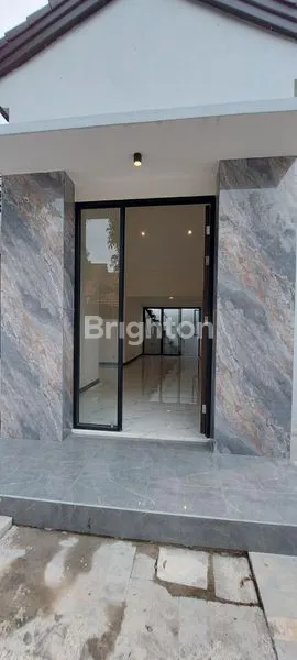 image RUMAH BARU RENOV DI CITRALAND UTAMA SURABAYA BARAT (2)