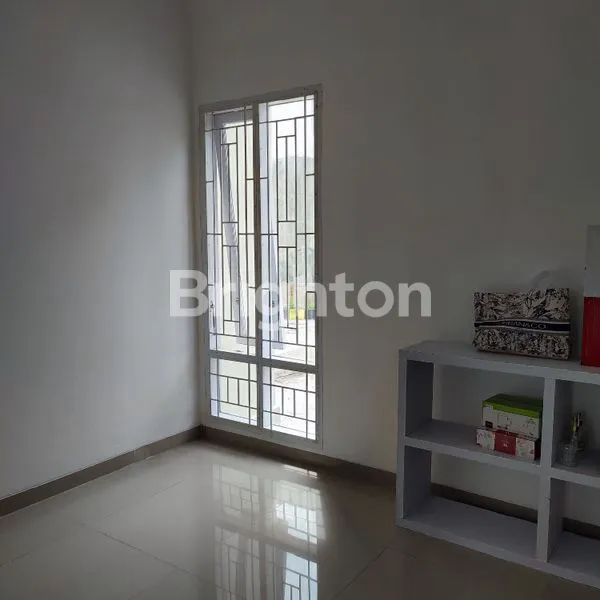 image DISEWAKAN RUMAH 2 LANTAI BEJE - BEJE NYAMAN DAN AMAN (4)