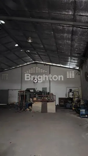 GUDANG DI KOMPLEK PERGUDANGAN BANDARA MAS