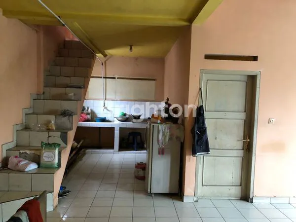 image RUMAH TINGGAL DAN TEMPAT USAHA DI PUSAT KOTA DI PINGGIR JALAN UTAMA YANG RAMAI  (2)