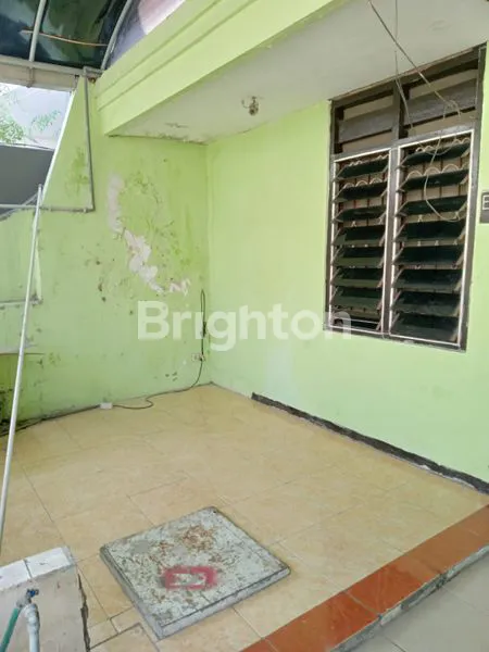 image RUMAH SIAP HUNI LOKASI SANGAT STRATEGIS DAN KOMERSIAL (2)