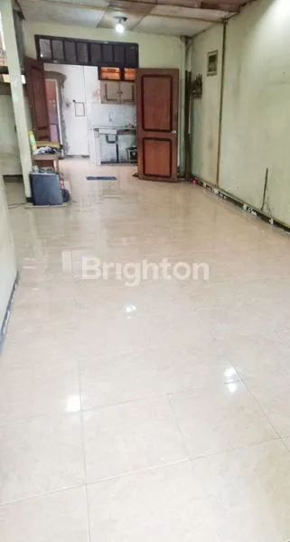 image RUMAH SIAP HUNI LOKASI SANGAT STRATEGIS DAN KOMERSIAL (4)