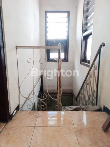 image RUMAH SIAP HUNI LOKASI SANGAT STRATEGIS DAN KOMERSIAL (8)