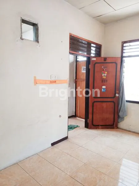 image RUMAH SIAP HUNI LOKASI SANGAT STRATEGIS DAN KOMERSIAL (7)