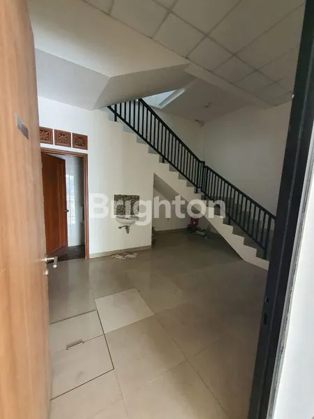 image RUKO GANDENG 3,5  LANTAI PINGGIR JALAN (4)