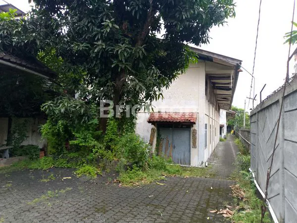 image TANAH + BANGUNAN DI JALAN RAYA KUTA (3)