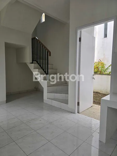 image RUMAH 2 LANTAI SIAP HUNI DALAM CLUSTER PERUMAHAN ELIT GRAND CITY (6)