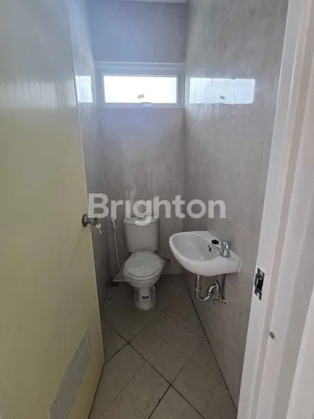 image RUMAH 2 LANTAI SIAP HUNI DALAM CLUSTER PERUMAHAN ELIT GRAND CITY (7)