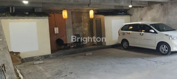 TURUN HARGA!!! GEDUNG MAINROAD PUSAT KOTA 4 LANTAI DENGAN LIFT , BASEMENT