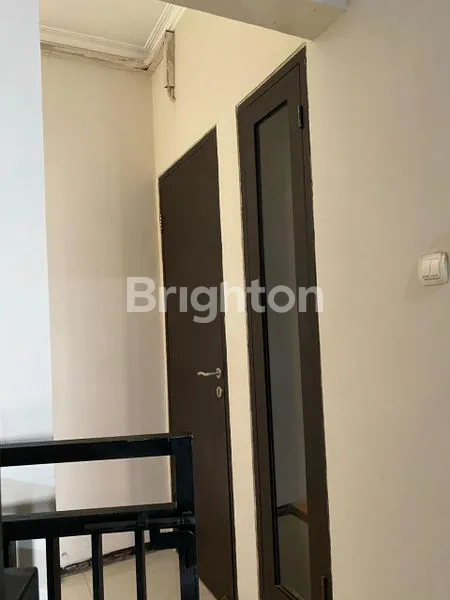 image RUMAH 2 LANTAI MINIMALIS SIAP HUNI DI PERUMAHAN RUNGKUT SELANGKAH KE RAYA MERR (7)