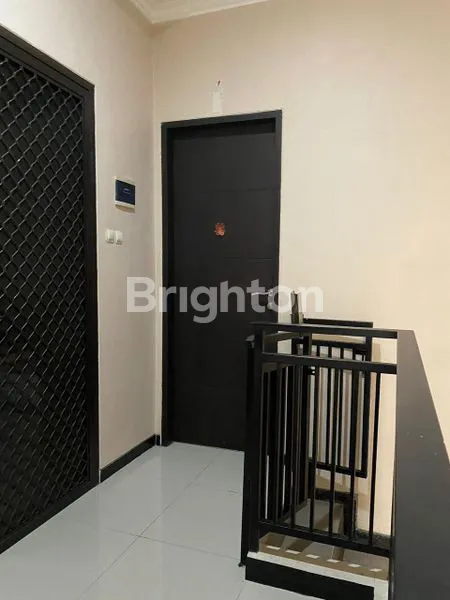 image RUMAH 2 LANTAI MINIMALIS SIAP HUNI DI PERUMAHAN RUNGKUT SELANGKAH KE RAYA MERR (4)