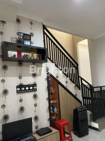 image RUMAH 2 LANTAI MINIMALIS SIAP HUNI DI PERUMAHAN RUNGKUT SELANGKAH KE RAYA MERR (3)
