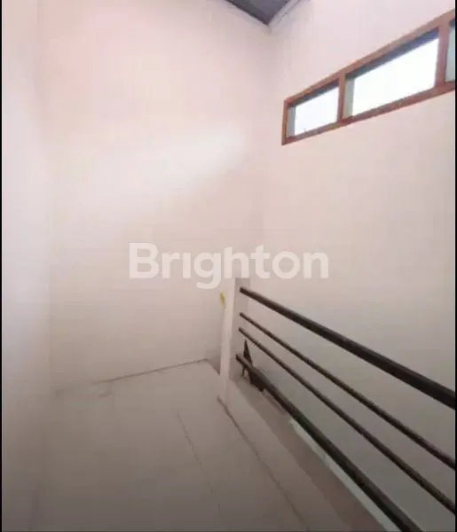 image RUMAH 2 LANTAI PLOSO TIMUR DEKAT GALAXY MALL (6)