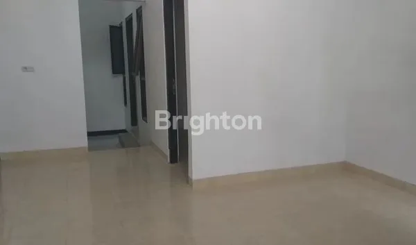 image RUMAH TERAWAT SIAP HUNI DEKAT DENGAN RAYA MERR, KEPUTIH, MULYOSARI, WONOREJO (3)