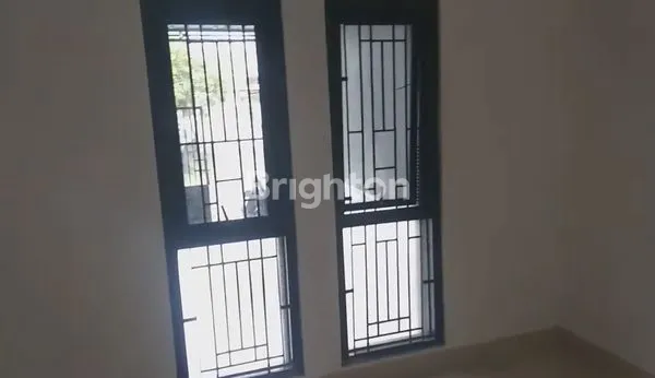 image RUMAH TERAWAT SIAP HUNI DEKAT DENGAN RAYA MERR, KEPUTIH, MULYOSARI, WONOREJO (4)