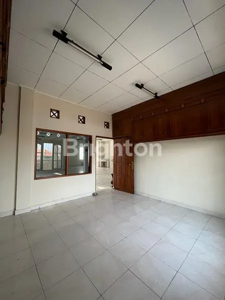 Gambar Property KANTOR STRATEGIS DI LANTAI 2 & 3 – LUAS 1,5 ARE SIAP PAKAI!