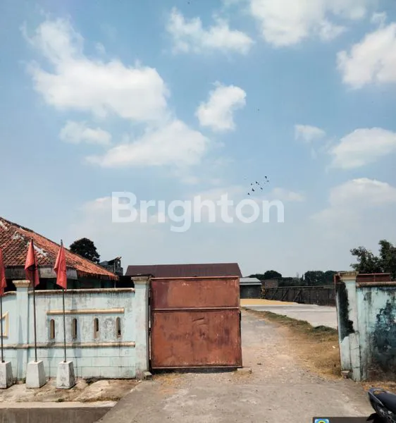 LAHAN  SANGAT LUAS COCOK UNTUK GUDANG , MINIMARKET, ATAU UNTUK USAHA LAINNYA DI KURIPAN PURWODADI