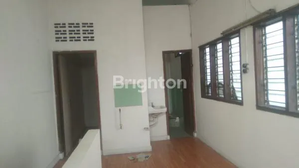 image RUMAH SIAP HUNI 2,5 LANTAI SENEN (3)