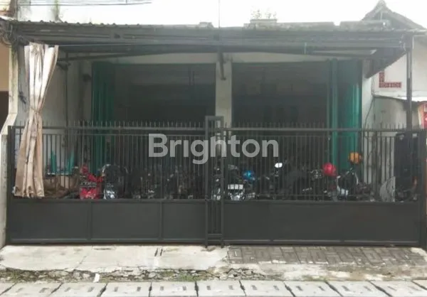 image *RUMAH 1 LANTAI DI KEDUNG BARUK, SANGAT STRATEGIS, EX BENGKEL DAN VARIASI CUSTOM, 200 METER DARI JALAN UTAMA (MERR) (NON FURNISHED)* (1)