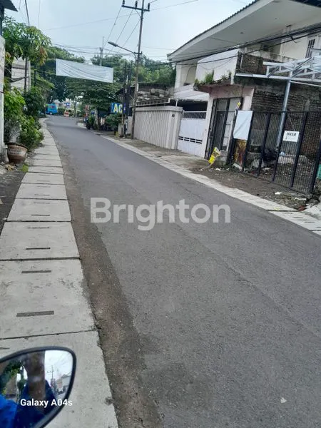 image *RUMAH 1 LANTAI DI KEDUNG BARUK, SANGAT STRATEGIS, EX BENGKEL DAN VARIASI CUSTOM, 200 METER DARI JALAN UTAMA (MERR) (NON FURNISHED)* (2)