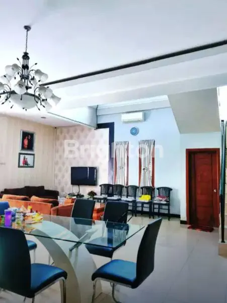 image RUMAH MEWAH TENGAH KOTA SOLO (1)