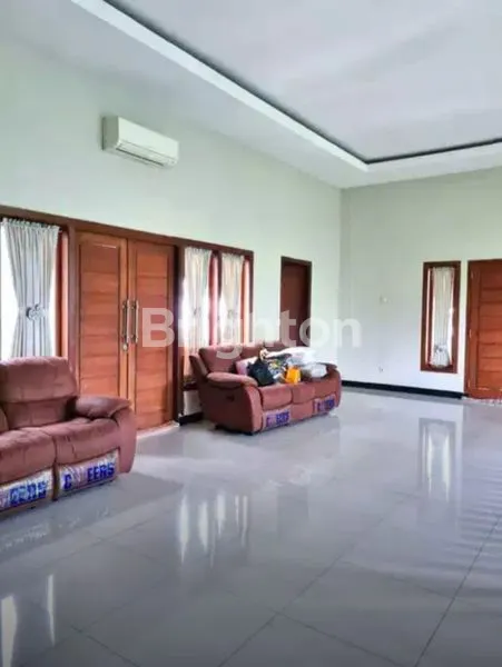 image RUMAH MEWAH TENGAH KOTA SOLO (7)