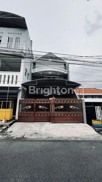 image RUMAH SIAP HUNI 2 LANTAI DI NGAGEL SELANGKAH KE PUSAT KOTA LUAS 142, ROW JALAN 3 MOBIL  CASH ONLY (1)