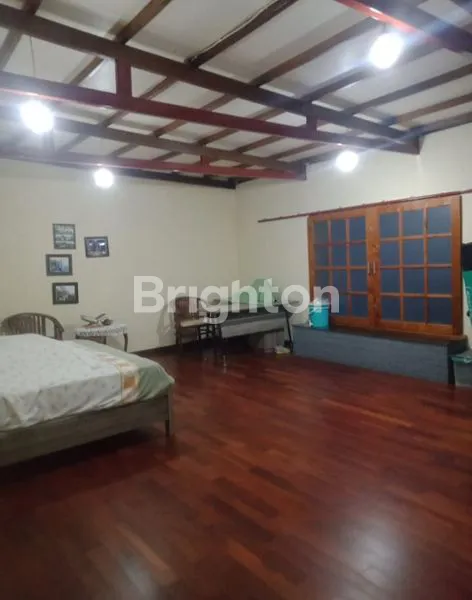 image RUMAH 2 LANTAI FULL FURNISHED YANG LUAS DI PUSAT KOTA BATU (6)