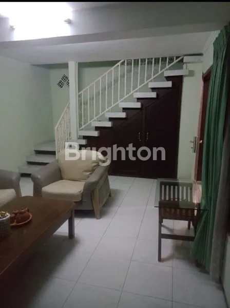 image RUMAH 2 LANTAI FULL FURNISHED YANG LUAS DI PUSAT KOTA BATU (4)