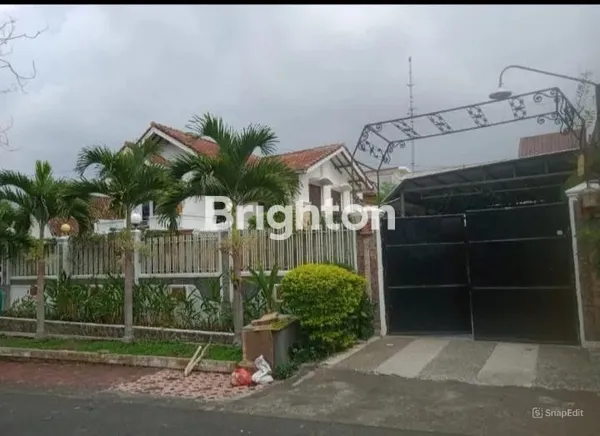 image RUMAH 2 LANTAI FULL FURNISHED YANG LUAS DI PUSAT KOTA BATU (1)