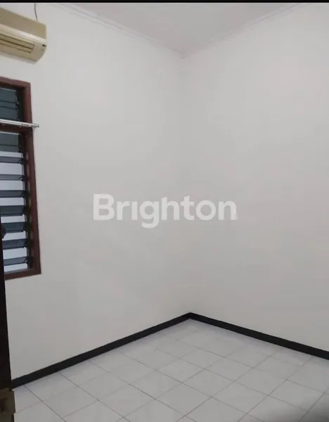 image SIAP HUNI RUMAH LEBAR 8 DI DARMO PERMAI LOKASI STRATEGIS (4)