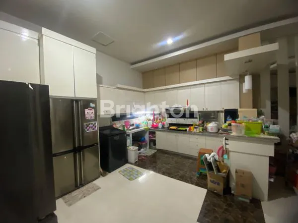 image RUMAH MEWAH MINIMALIS MODERN TENGAH KOTA SOLO FULL FURNISHED (4)