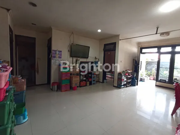 image RUMAH 1.5 LANTAI, TERAWAT, PLOSO, VILLA KALIJUDAN, KARANG EMPAT, ROW 3 MOBIL (4)