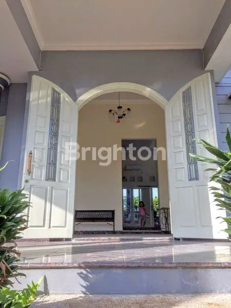 image RUMAH MEWAH MODEL MEDITERANIA LUAS ADA KOLAM RENANG 2 LANTAI SEMI FURNISHED DI PUNCAK DIENG KOTA MALANG (11)