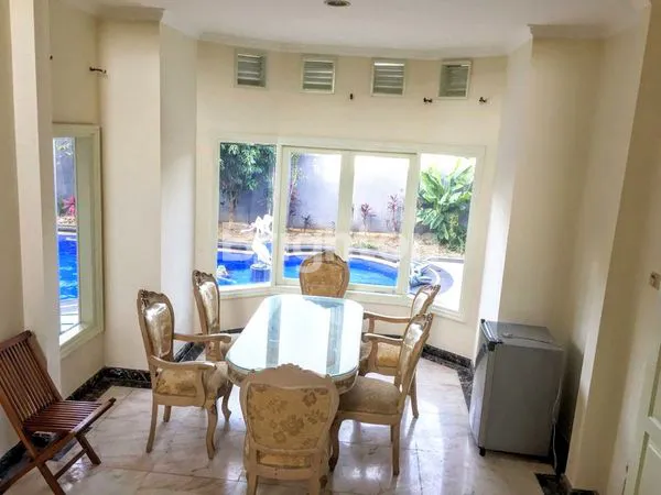 image RUMAH MEWAH MODEL MEDITERANIA LUAS ADA KOLAM RENANG 2 LANTAI SEMI FURNISHED DI PUNCAK DIENG KOTA MALANG (20)