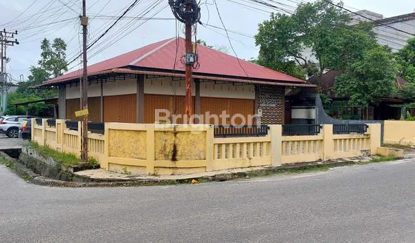 RUMAH HOOK EX-CAFE STRATEGIS, 630M² DI PUSAT KOTA PEKANBARU