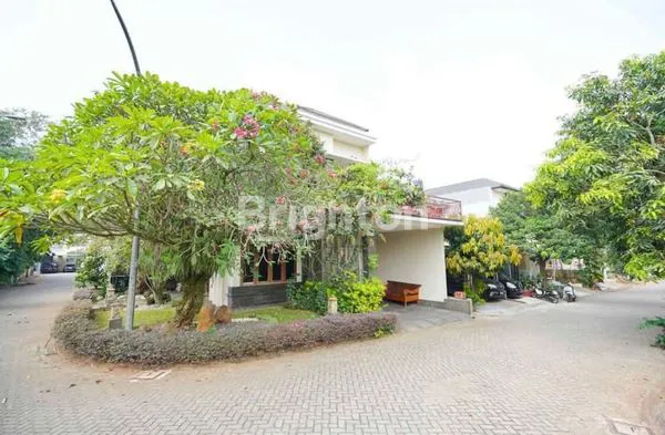 image RUMAH SECONDARY MEWAH TERAWAT DIKAWASAN CIBUBUR (2)