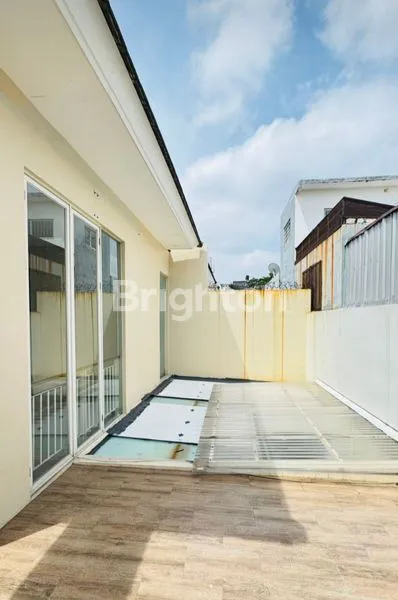 image RUMAH MINIMALIS MODERN SIAP HUNI 2 LT DI LONG BEACH LAGUNA PAKUWON CITY (4)
