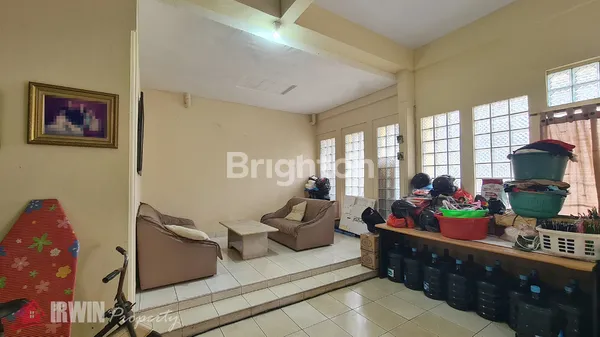 image RUMAH CLASSIC 2 LANTAI HITUNG TANAH DI DURI KEPA, KEBON JERUK (3)